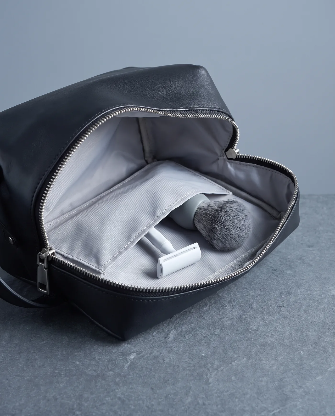 Leather Dopp Kit: inside view