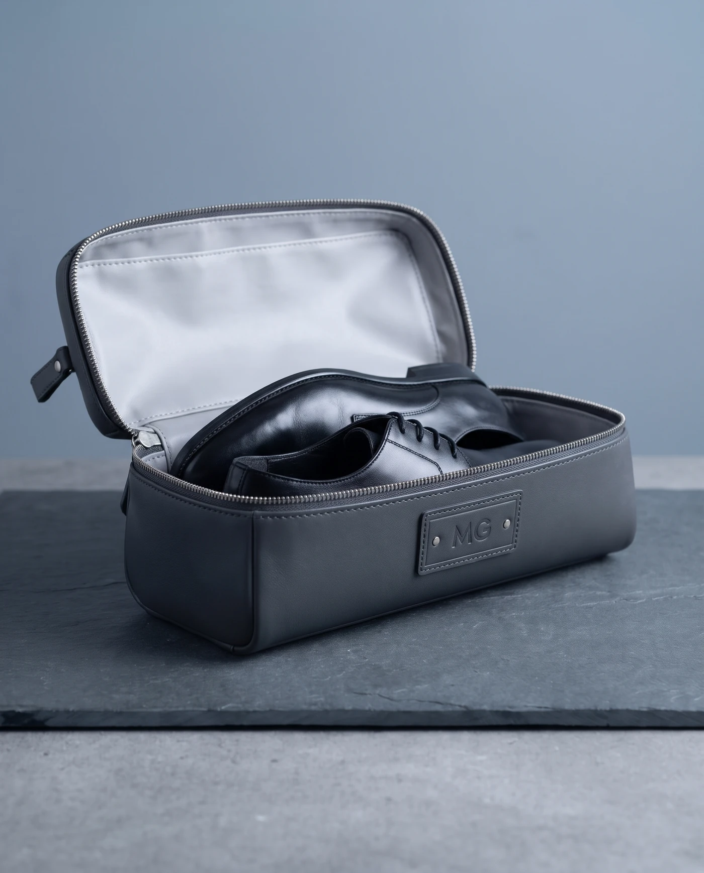 Leather Shoe Bag: inside view
